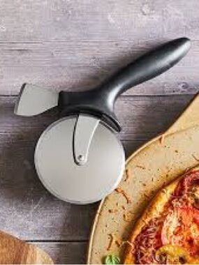 Pampered Chef 🧑🏻‍🍳 Pizza and Crust Cutter